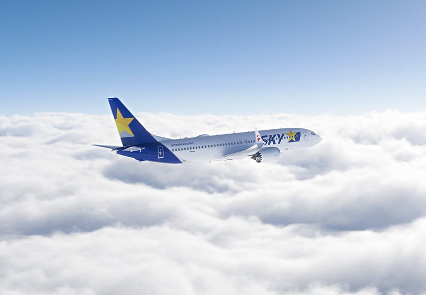 航行中のスカイマーク737-8の写真