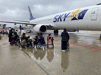 制限区域内での航空機見学の様子